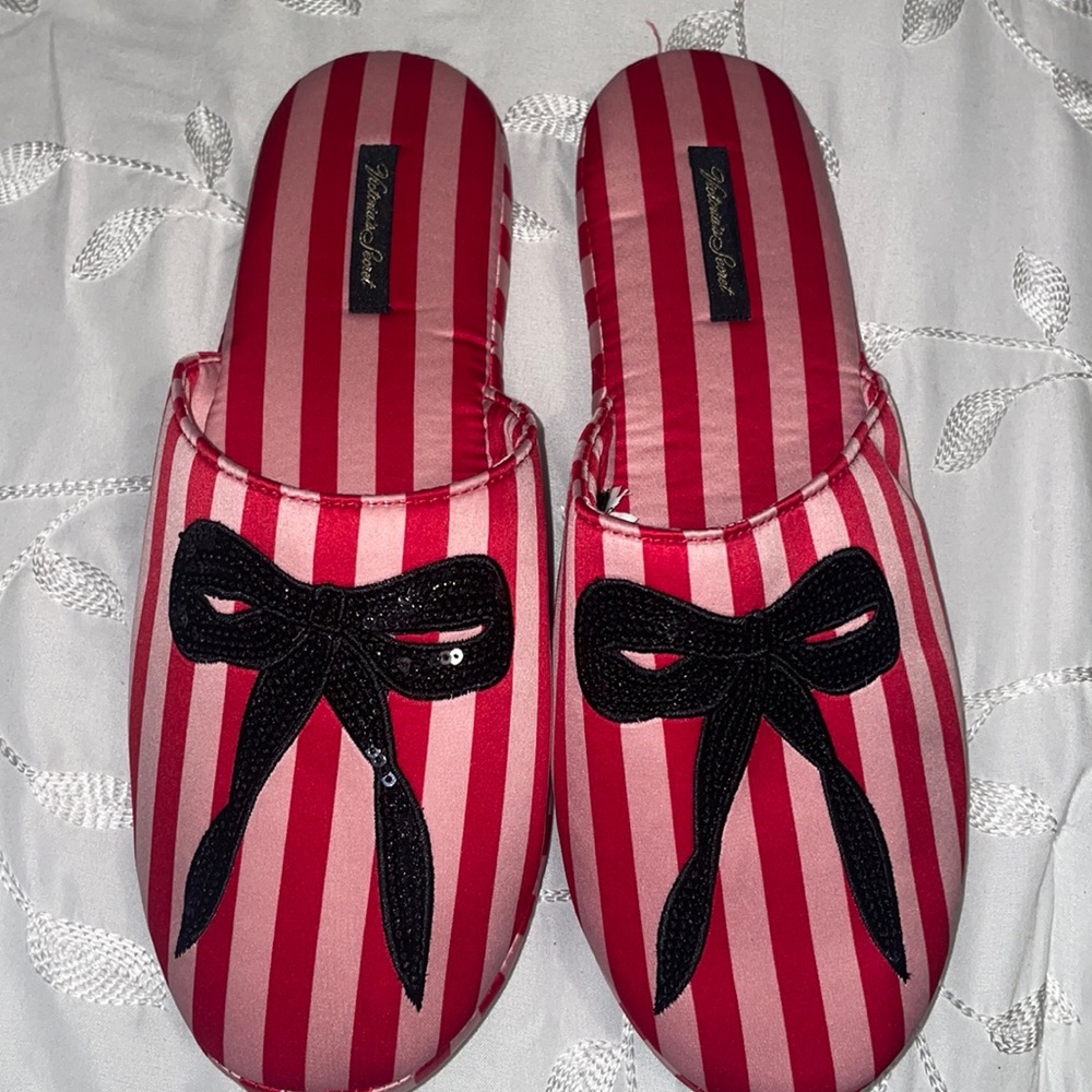 Victoria secret slipper size M ~7 1/2